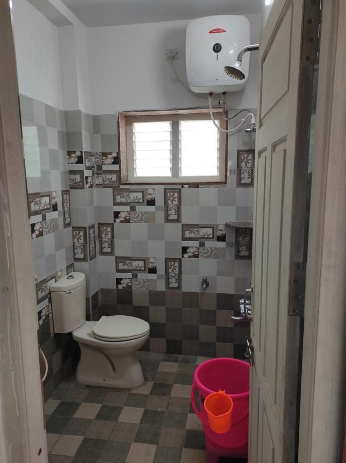 Sabari Residency Hotel Vālpārai Bagian luar foto