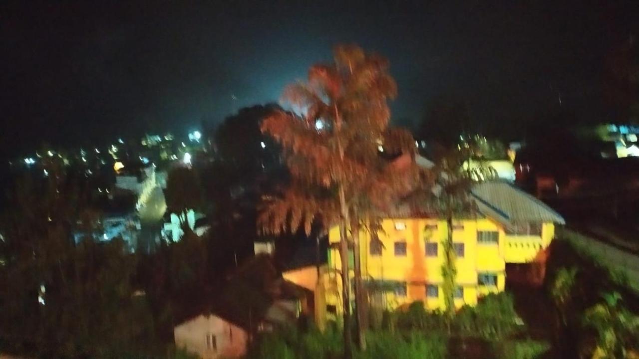 Sabari Residency Hotel Vālpārai Bagian luar foto