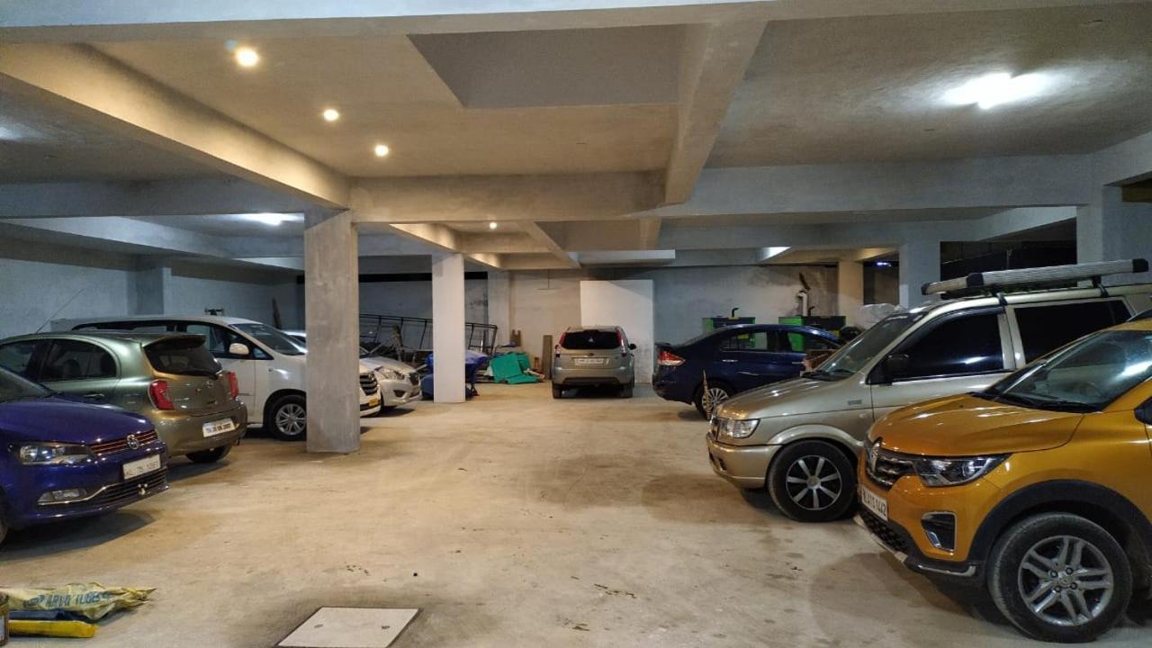 Sabari Residency Hotel Vālpārai Bagian luar foto