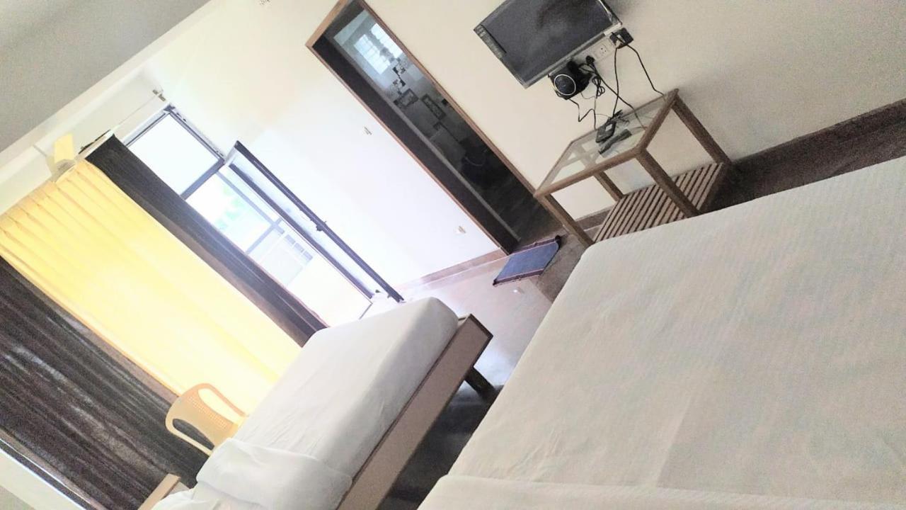 Sabari Residency Hotel Vālpārai Bagian luar foto