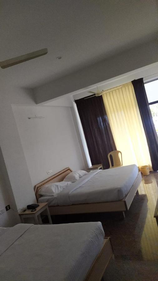 Sabari Residency Hotel Vālpārai Bagian luar foto