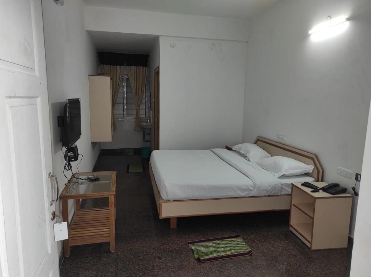 Sabari Residency Hotel Vālpārai Bagian luar foto